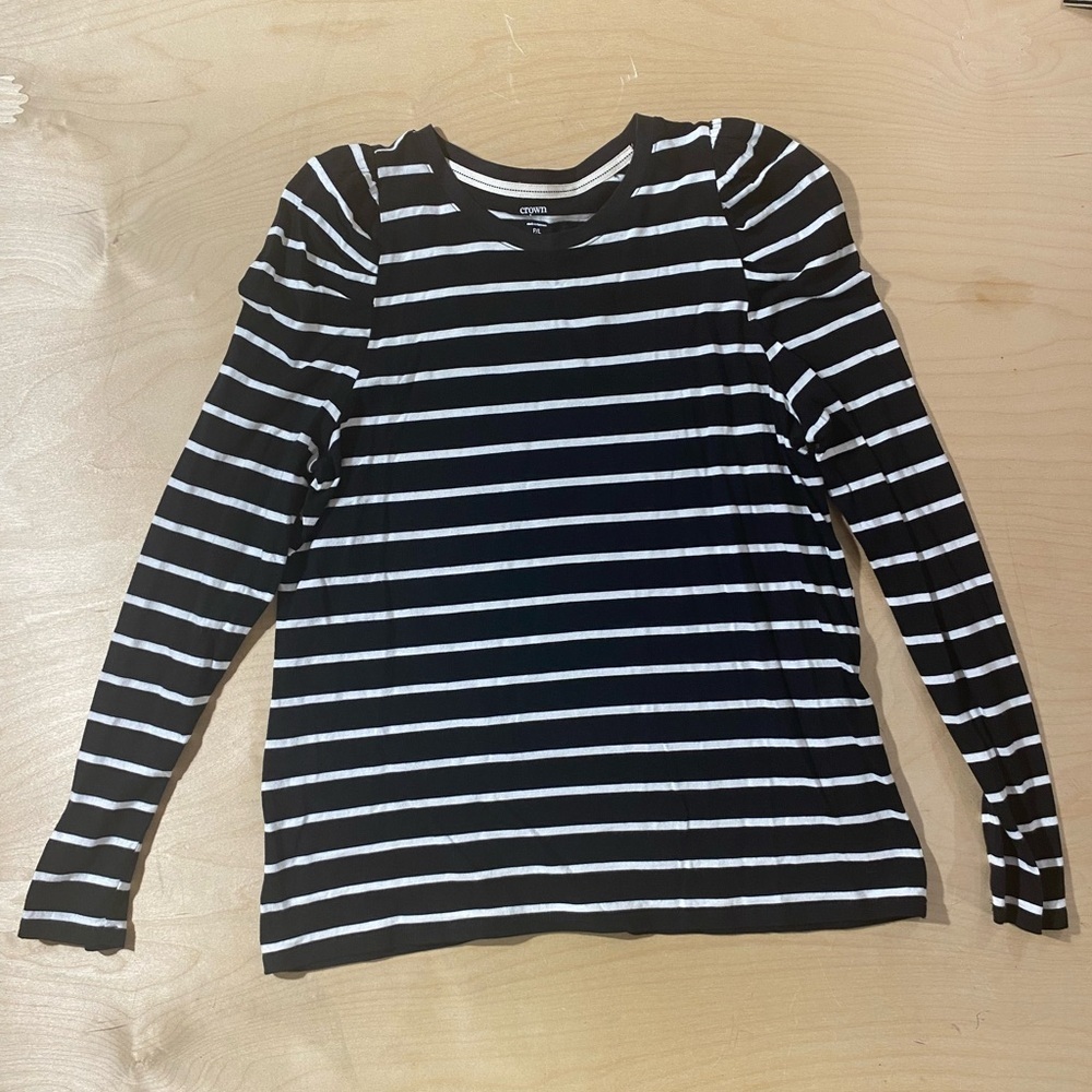 Crown & Ivy Black and White Striped Top PL (QM)